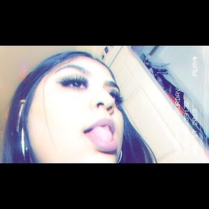 Meet your Posher, Elena